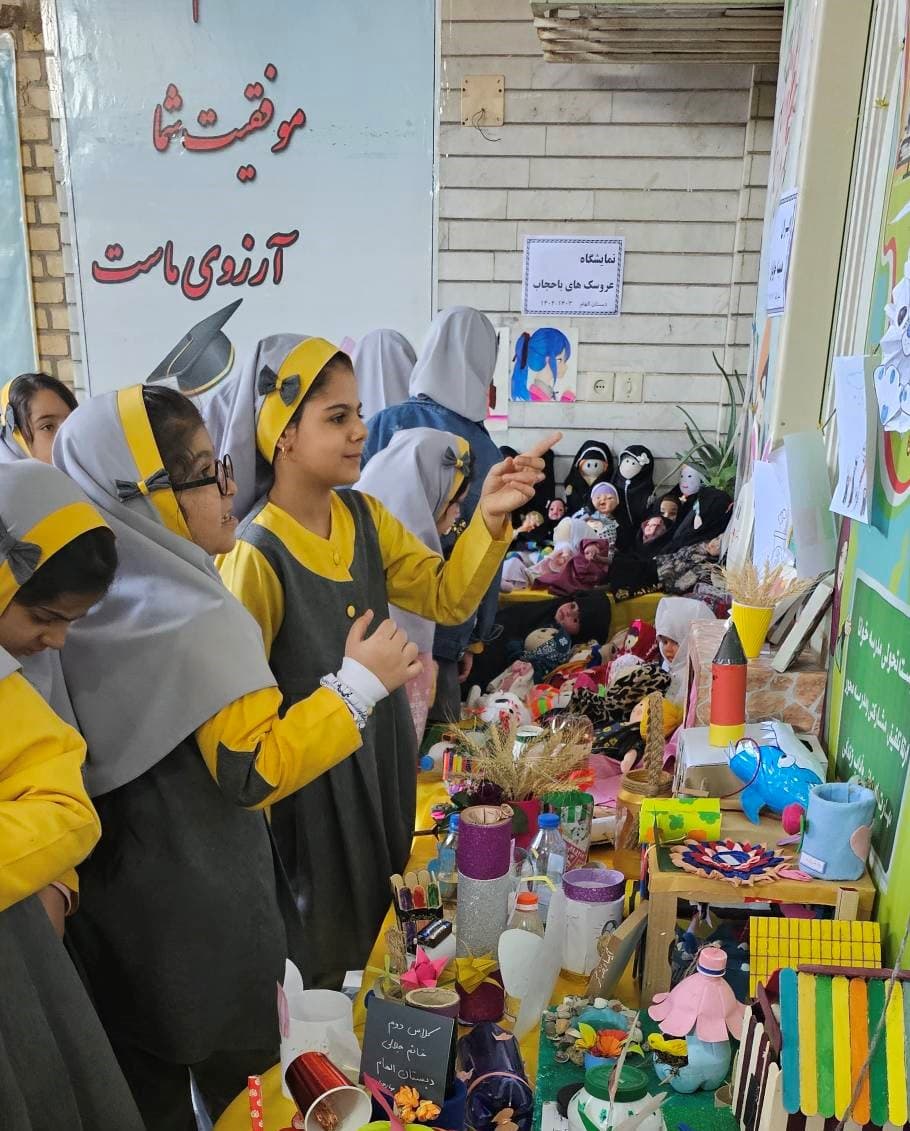 برگزاری نمایشگاه هنر به مناسبت دهه فجر